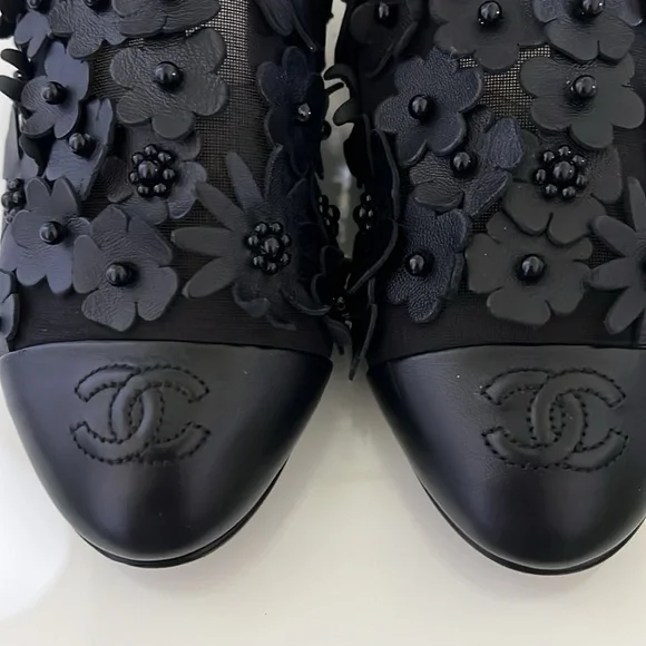 Authentic Chanel mules - Picture 14 of 17